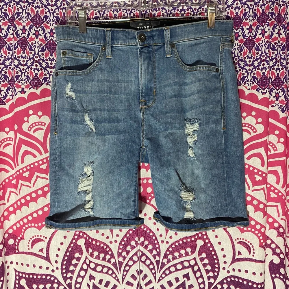 Torrid sky high skinny size 10 Jean denim shorts - Picture 1 of 4